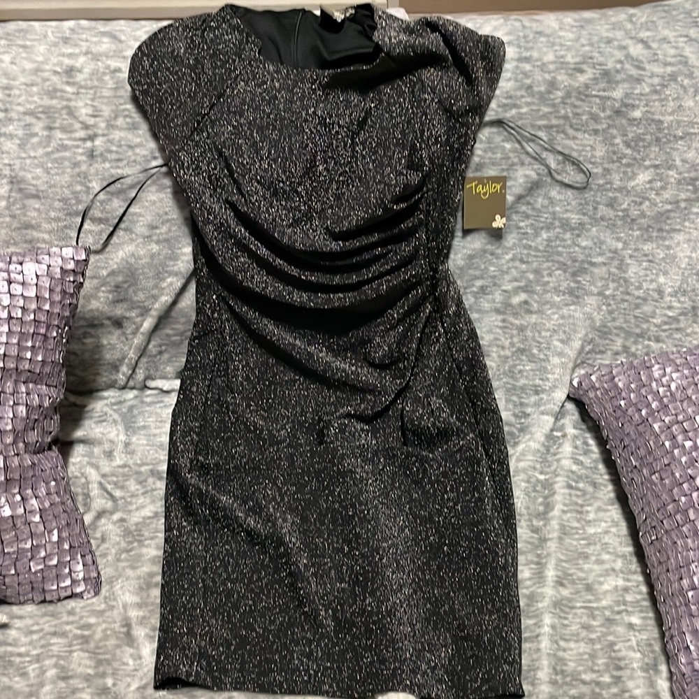 Taylor size 6 Black sparkly dress